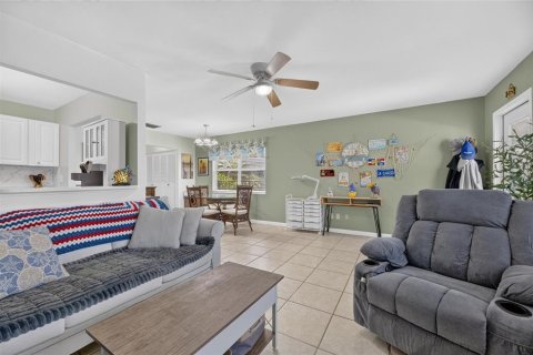 Condo in Sun City Center, Florida, 1 bedroom № 2156766 - photo 8