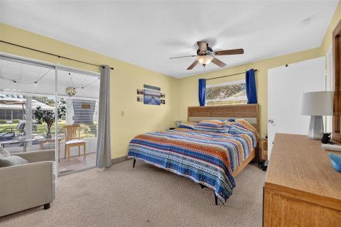 Condo in Sun City Center, Florida, 1 bedroom № 2156766 - photo 17