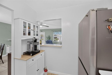 Condo in Sun City Center, Florida, 1 bedroom № 2156766 - photo 14