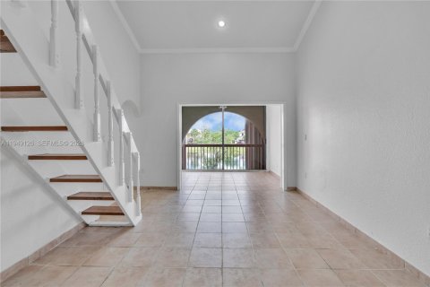 Снять в аренду кондоминиум в Майами, Флорида 3 спальни, 92.9м2, № 2004889 - фото 2