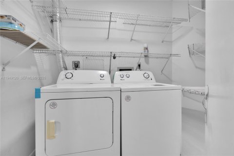 Снять в аренду кондоминиум в Майами, Флорида 3 спальни, 92.9м2, № 2004889 - фото 11