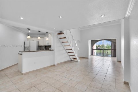 Снять в аренду кондоминиум в Майами, Флорида 3 спальни, 92.9м2, № 2004889 - фото 3