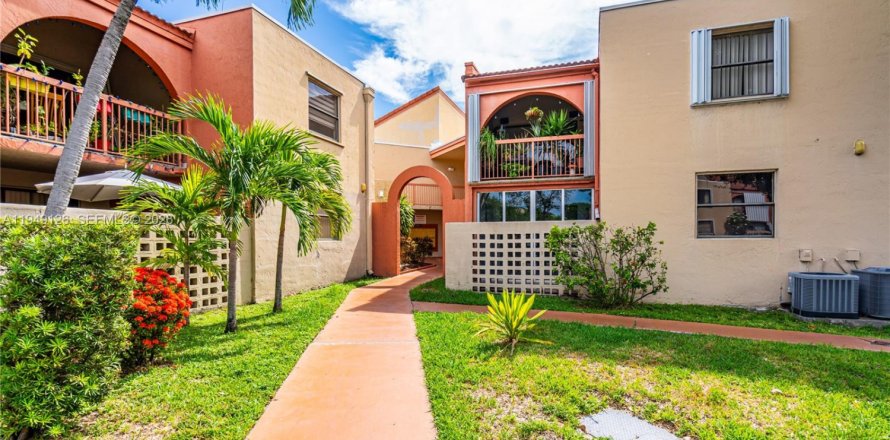 Кондоминиум с 3 спальнями в Майами, Флорида № 2004889