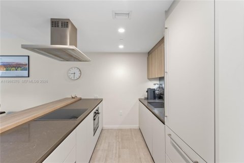 Снять в аренду кондоминиум в Майами, Флорида 1 спальня, 94.95м2, № 2035923 - фото 3