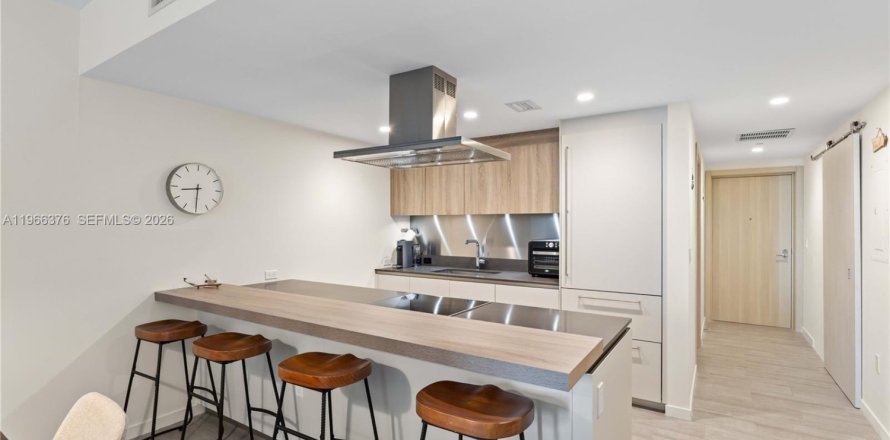 Кондоминиум с 1 спальней в Майами, Флорида № 2035923