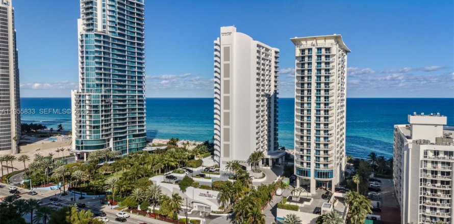 Condo à Sunny Isles Beach, Floride, 2 chambres  № 2026518