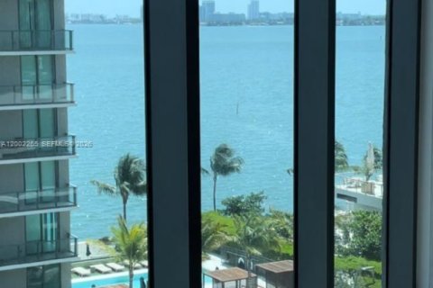 Condo in Miami, Florida, 1 bedroom  № 2068124 - photo 3