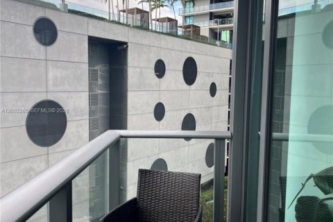 Condo in Miami, Florida, 1 bedroom  № 2068124 - photo 10