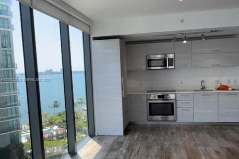 Condo in Miami, Florida, 1 bedroom  № 2068124 - photo 2