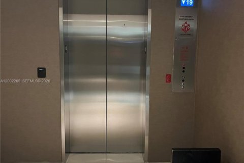 Condo in Miami, Florida, 1 bedroom  № 2068124 - photo 18