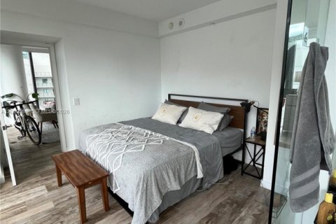 Condo in Miami, Florida, 1 bedroom  № 2068124 - photo 13