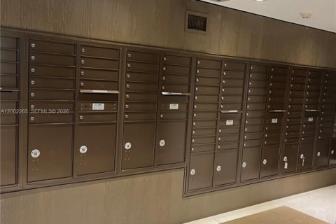 Condo in Miami, Florida, 1 bedroom  № 2068124 - photo 23