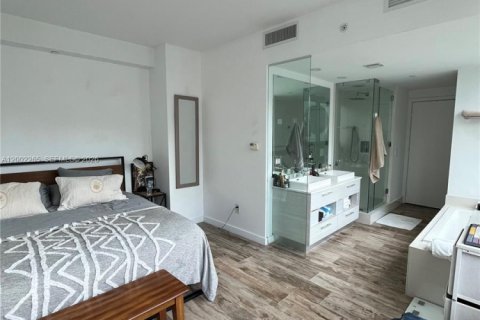 Condo in Miami, Florida, 1 bedroom  № 2068124 - photo 12