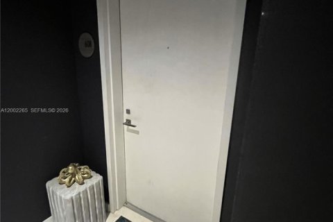 Condo in Miami, Florida, 1 bedroom  № 2068124 - photo 19