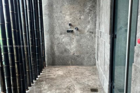 Condo in Miami, Florida, 1 bedroom  № 2068124 - photo 29