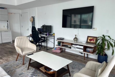 Condo in Miami, Florida, 1 bedroom  № 2068124 - photo 11