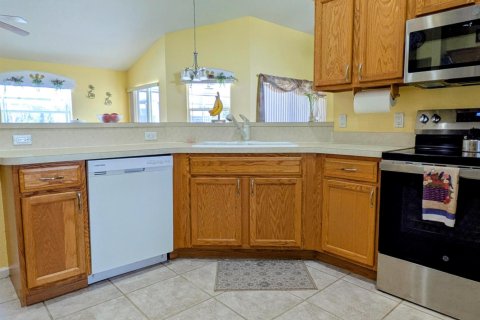 House in Port St. Lucie, Florida 4 bedrooms, 218.23 sq.m. № 2086746 - photo 8