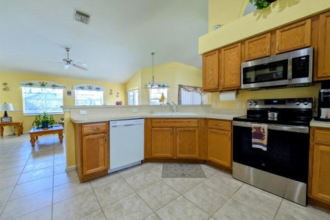 House in Port St. Lucie, Florida 4 bedrooms, 218.23 sq.m. № 2086746 - photo 4