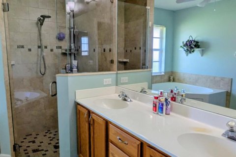 House in Port St. Lucie, Florida 4 bedrooms, 218.23 sq.m. № 2086746 - photo 18