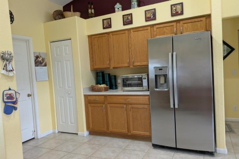 House in Port St. Lucie, Florida 4 bedrooms, 218.23 sq.m. № 2086746 - photo 6