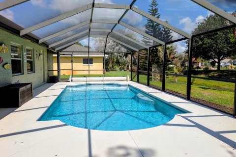 House in Port St. Lucie, Florida 4 bedrooms, 218.23 sq.m. № 2086746 - photo 2