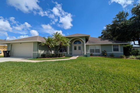 House in Port St. Lucie, Florida 4 bedrooms, 218.23 sq.m. № 2086746