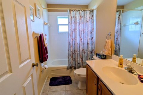 House in Port St. Lucie, Florida 4 bedrooms, 218.23 sq.m. № 2086746 - photo 23