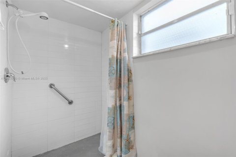 Copropriété à vendre à Miami, Floride: 2 chambres, 105.44 m2 № 1802709 - photo 11