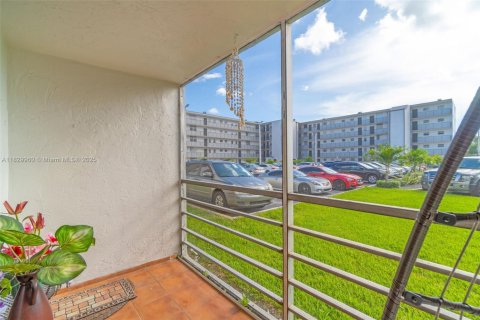Copropriété à vendre à Miami, Floride: 2 chambres, 105.44 m2 № 1802709 - photo 15