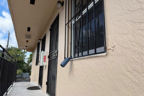 Propiedad comercial en venta en Miami, Florida, 326.27 m2 № 2007762 - foto 7
