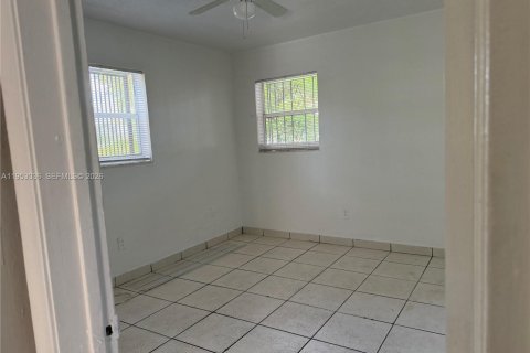 Propiedad comercial en venta en Miami, Florida, 326.27 m2 № 2007762 - foto 28