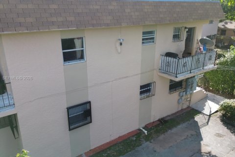 Propiedad comercial en venta en Miami, Florida, 326.27 m2 № 2007762 - foto 3