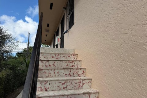 Propiedad comercial en venta en Miami, Florida, 326.27 m2 № 2007762 - foto 6