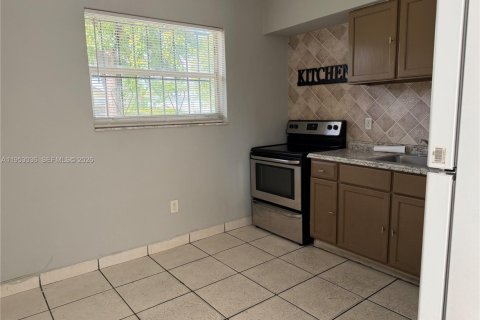 Propiedad comercial en venta en Miami, Florida, 326.27 m2 № 2007762 - foto 23