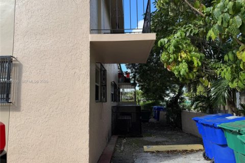 Propiedad comercial en venta en Miami, Florida, 326.27 m2 № 2007762 - foto 10