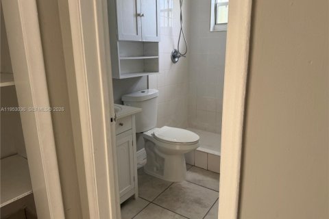 Propiedad comercial en venta en Miami, Florida, 326.27 m2 № 2007762 - foto 24