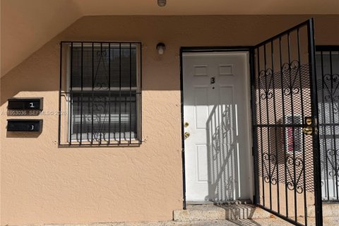 Propiedad comercial en venta en Miami, Florida, 326.27 m2 № 2007762 - foto 19