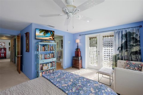 House in Sarasota, Florida 3 bedrooms, 190.17 sq.m. № 2214577 - photo 23