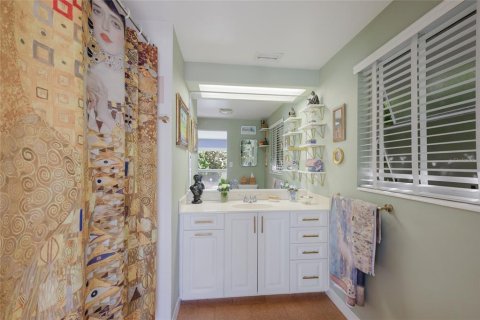 House in Sarasota, Florida 3 bedrooms, 190.17 sq.m. № 2214577 - photo 24