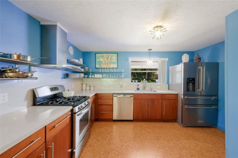House in Sarasota, Florida 3 bedrooms, 190.17 sq.m. № 2214577 - photo 11