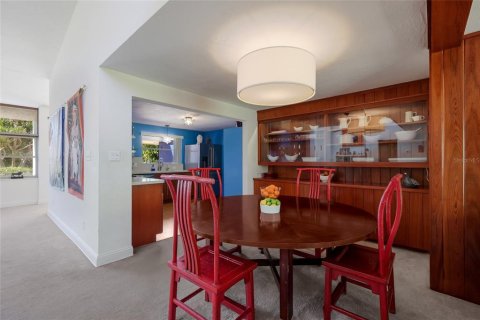 House in Sarasota, Florida 3 bedrooms, 190.17 sq.m. № 2214577 - photo 6