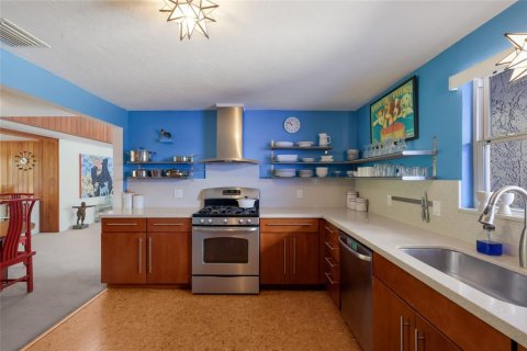 House in Sarasota, Florida 3 bedrooms, 190.17 sq.m. № 2214577 - photo 10