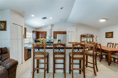 Casa en venta en Miami, Florida, 3 dormitorios, 145.58 m2 № 1927696 - foto 11