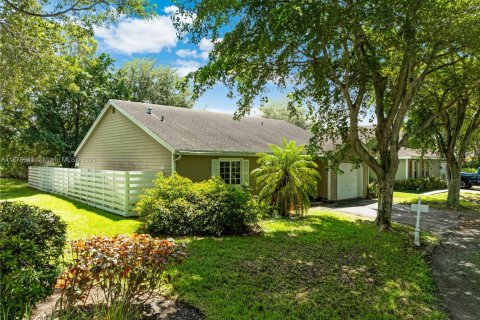 Casa en venta en Miami, Florida, 3 dormitorios, 145.58 m2 № 1927696 - foto 26