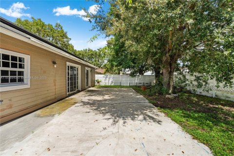Casa en venta en Miami, Florida, 3 dormitorios, 145.58 m2 № 1927696 - foto 19