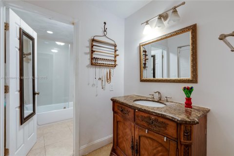 Casa en venta en Miami, Florida, 3 dormitorios, 145.58 m2 № 1927696 - foto 24