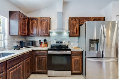 Casa en venta en Miami, Florida, 3 dormitorios, 145.58 m2 № 1927696 - foto 13