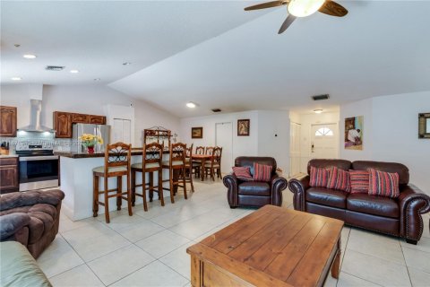 Casa en venta en Miami, Florida, 3 dormitorios, 145.58 m2 № 1927696 - foto 15