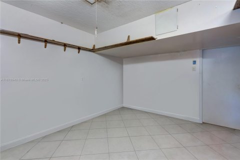 Casa en venta en Miami, Florida, 3 dormitorios, 145.58 m2 № 1927696 - foto 6