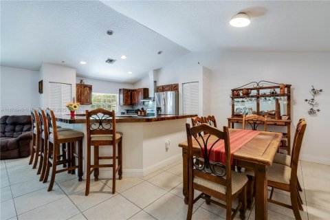 Casa en venta en Miami, Florida, 3 dormitorios, 145.58 m2 № 1927696 - foto 8